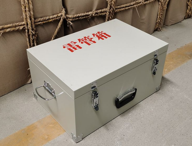 华南热作学院如何正确使用爆破物品存放柜炸药箱等？